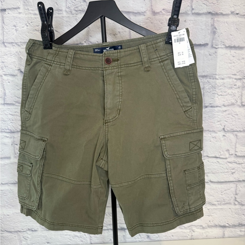Hollister Men's Green Cargo Shorts